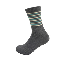 Chaussettes de sport personnalisées en gros, chaussettes de course athlétiques à rayures, chaussettes de tennis, chaussettes de basket-ball de haute qualité pour athlètes