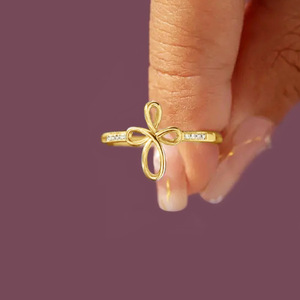 Anello Mobius da donna, gioiello minimalista geometrico, accessorio moderno di nicchia, regalo. - Product Image 2