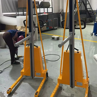 Lève-rouleaux semi-électrique à broche de 100 kg de capacité, hauteur de levage de 1500 mm, transpalette de manutention pour rouleaux de papier, film et tissu