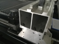 Cortadora Láser de Fibra de Alta Rigidez para Placas de Acero Gruesas con Mesa Transportadora, Máquina Láser de Fibra Tipo Pórtico