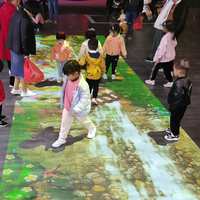 Système de projection interactive au sol pour intérieur, un dispositif interactif proposant une variété de scénarios de jeux au sol interactifs