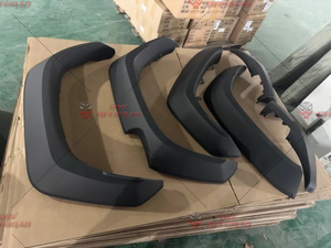 Élargisseurs d'ailes sport ABS style facelift pour Toyota Hilux Revo 2016-2020 – Modification premium style sud-américain - Product Image 4