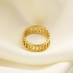 Bagues tendance en gros, plaquées or 18 carats, en acier inoxydable, ensemble de bagues plaquées or pour homme et femme - Product Image 3