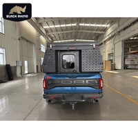 Remorque de voyage avec extension coulissante sur le toit relevable de camping-car dans le plateau de camion 4x4 à plateau plat, carrosserie de 22 pieds, boîte plate, pop-up