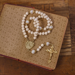Medalla Milagrosa Dorada con Amuleto de Madera y Piedras Preciosas, Rosario de la Virgen María Bendita para Regalo de Bautizo Católico - Product Image 2