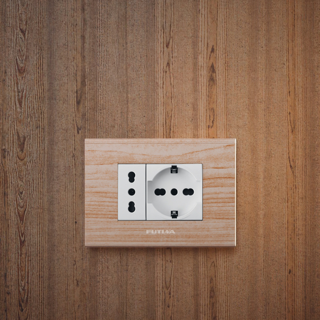 16A Italian Standard Schuko Socket with 3 Outlets Copper Contact Electrical Socket EU Plug Outlet 110-220V Bulk Supply