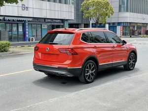 Volkswagen <span class=keywords><strong>Tiguan</strong></span> L <span class=keywords><strong>2017</strong></span> SUV, R19, Sistema de Control de Presión de Neumáticos, Techo Panorámico, Ventilaciones Traseras, Volante a la Izquierda, Coche Usado - Product Image 4