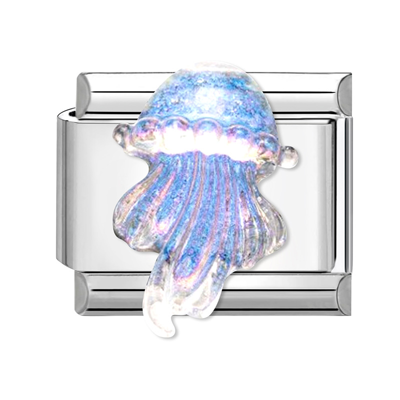 Medusa plateada, azul y violeta