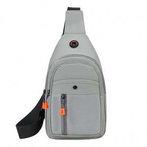 Bolso de Pecho Impermeable y Moderno para Hombre con Puerto USB y Cierre de Cremallera Antirrobo para Uso Diario y al Aire Libre - Product Image 1