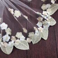 Dentelle brodée de petites fleurs multicolores avec fil doré, largeur 18 cm, dentelle soluble dans l'eau pour accessoires de poupée Barbie, vêtements