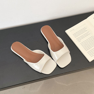 Sandales plates de style coréen pour femmes, nouveaux modèles d'été 2026, sandales confortables pour la plage et les activités de plein air - Product Image 2