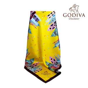 ผ้าพันคอไหมซาตินสี่เหลี่ยมพิมพ์โลโก้ตามสั่งสำหรับผู้หญิง ออกแบบเองได้ MOQ ต่ำ - Product Image 3