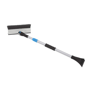 แปรงปัดหิมะแห้งแบบกำหนดเองสำหรับ OEM พร้อมที่ขูดน้ำแข็ง ด้ามจับพลาสติกแบบยืดหดได้ ขนาด 680x120x40 มม. สำหรับรถยนต์ - Product Image 1