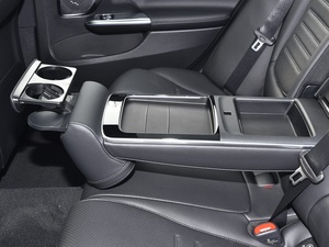 Mercedes-B-<span class=keywords><strong>e</strong></span>-n-z Classe <span class=keywords><strong>C</strong></span> New Energy 2025 Facelift <span class=keywords><strong>C</strong></span> <span class=keywords><strong>350</strong></span> EL - Product Image 6