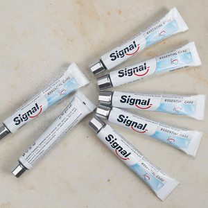 <span class=keywords><strong>Dentifrice</strong></span> <span class=keywords><strong>Signal</strong></span> en tube aluminium 10g – Blanchissant, Nettoyant, Protection contre les caries, Fluorure – Idéal pour les voyages et l'hôtellerie – Éco Unilever - Product Image 2