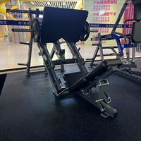 Machine à exercices pour les cuisses de qualité professionnelle, conçue spécifiquement pour la musculation des cuisses. Entraînement des jambes pour la puissance du bas du corps