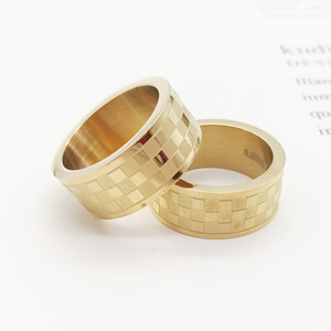 yunnique Men's Stainless Steel 3D Mosaic Grid <b>Ring</b> Electroplated 18K Gold Geometric Pattern Jewelry Gift - Product Image 3