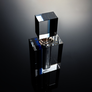 Flacon de parfum vide de luxe en verre cristal carré avec pulvérisateur à pompe, sérigraphie et givrage pour mini-huile parfumée arabe artisanale, idéal comme cadeau - Product Image 3