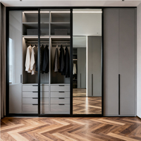 Armoire de luxe haut de gamme personnalisée en bois massif à portes coulissantes Armoire de plain-pied dans le placard Armoire en bois pour dressing