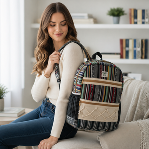 Mochila de panel tejido multicolor con bolsillo frontal con cremallera y correas de hombro ajustables para mujer, bolsos de mano para viaje. - Product Image 1