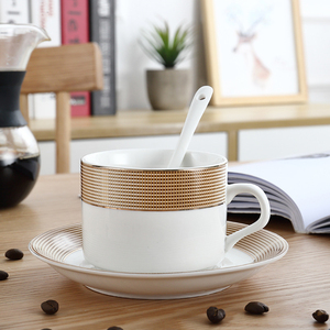 Bán Buôn Cappuccino Gốm <span class=keywords><strong>Cup</strong></span> Tùy Chỉnh In Logo Vàng Cạnh Trắng Sứ Cốc Cà Phê Và Chiếc Đĩa Trà Ly & Đĩa Đặt - Product Image 4
