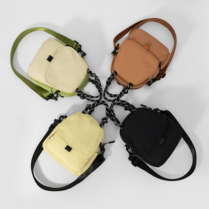 Bolso Bandolera de Nailon Impermeable con Logotipo Personalizado, Cierre de Cremallera, Portátil, Ligero y Duradero para Mujer - Product Image 5
