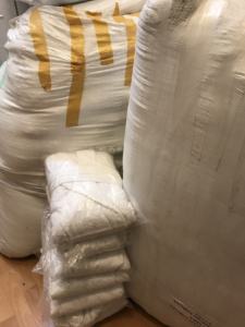 Peignoir blanc pour hôtels en éponge 100% coton de bonne qualité, absorbant, antibactérien à séchage rapide, fabriqué en Turquie. - Product Image 3