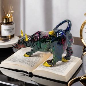 Ornement de tendance Wall Street en résine époxy, sculpture artistique artisanale à effet dégradé, pour la maison, le bureau, le meuble à vin et l'exposition - Product Image 3