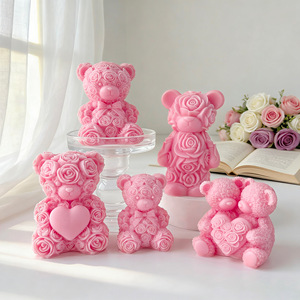 Bougie parfumée en cire de soja en forme d'ours en peluche 3D avec fleurs en relief, pour la Saint-Valentin, mariage, décoration de la maison, cadeau - Product Image 1