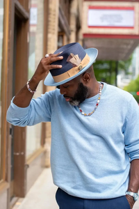 . Chapeau Fedora en paille respirant pour homme - Bicolore marine et bleu clair avec plume - Product Image 1