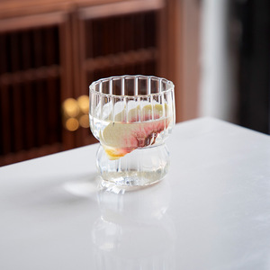Vaso de cristal con diseño floral para café, agua, zumo, uso en el desayuno. - Product Image 3