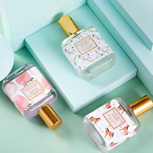 Ventes chaudes <span class=keywords><strong>Parfum</strong></span> pour femmes 30 ml en flacon léger aux senteurs florales et fruitées, présenté en boîte, pour étudiantes, femmes et filles d'Asie du Sud-Est - Product Image 4