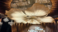 Y175Luxury Grande installation artistique florale géante en organza et soie pour la décoration de fond de scène de mariage et de fête