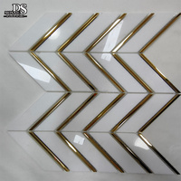 Mosaïque en marbre blanc de Carrare poli 8 mm, montée sur maille, design moderne pour l'art mural intérieur d'hôtels et de centres commerciaux