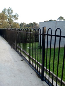 Clôture modulaire en métal au design moderne Panneaux de clôture à lattes pour l'intimité Clôture de <span class=keywords><strong>jardin</strong></span> extérieure - Product Image 5