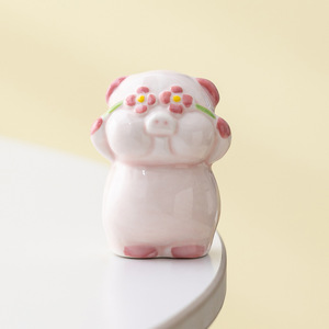 Nouveau produit tendance : Ornement créatif en céramique Cochon Timide avec design anti-stress pour bureau, cadeau, vente en gros - Product Image 2