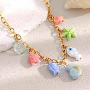 Collana Statement in Acciaio Inossidabile Placcato Oro 18K con Ciondolo a Forma di Pesce e Stella Marina Hawaiana in Ceramica Colorata, Inossidabile - Product Image 3