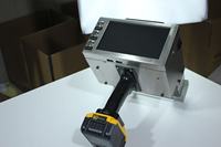 Machine de marquage à points électrique portable CORALHG-SC-LCD15040 alimentée par batterie pour le marquage des pièces métalliques, des numéros VIN, des numéros de série et des logos sur l'acier