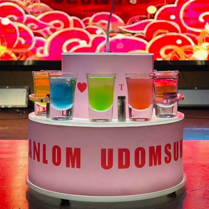 2025 Trending Party Birthday Cake Stand con Shot Cup Tray VIP Led Birthday Cake Bottle Service Presentador - Product Image 1