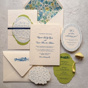 Elegante Tarjeta de Invitación de Boda Personalizada con Impresión de Vainilla, Diseño Floral de Pez, Impresión Offset en Papel de Algodón, Estampado en Caliente y Troquelado - Product Image 4