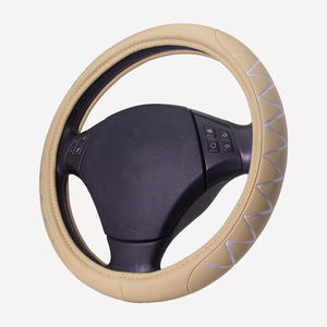 Funda para Volante de Tres Radios, Instalación Rápida en 5s, Diseño Elástico con Bloqueo Automático, Ajuste Universal, Agarre Firme Antideslizante, Decoración Interior para Auto - Product Image 6