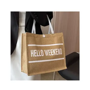 Hallo Weekend Fabriek Lage Prijs Wit Zwart Letter Custom Logo Grote Capaciteit Pvc Liner Jute Zak Zak Met Knop Voor Shopper Cadeau