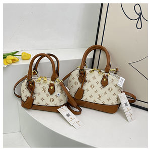 Sac fourre-tout décontracté pour femme avec motif géométrique, en PU durable, fermeture éclair, design portable. - Product Image 6