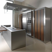 Ensemble de cuisine extérieure modulaire Prima en acier inoxydable moderne avec îlot BBQ, évier, four à pizza, petit réfrigérateur, grill et armoire de cuisine