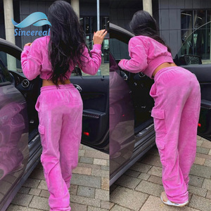 Felpa con cappuccio e pantaloni con tasca grande in velluto rosa di alta qualità in velluto due pezzi Set tuta da donna - Product Image 2