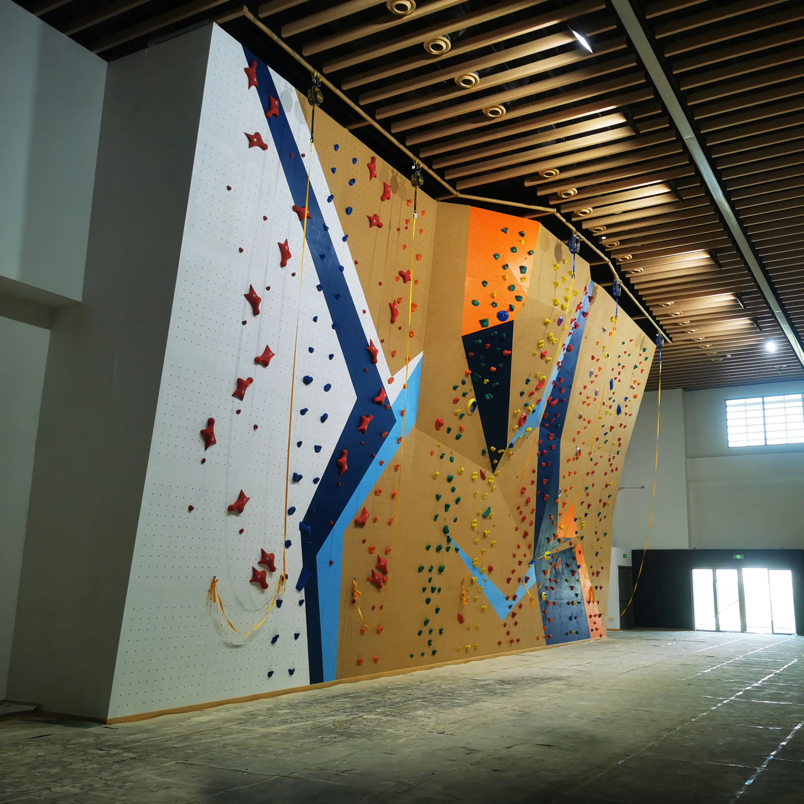 Weather-Resistant High Safety Outdoor Climbing Wall for Professional Use