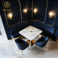 Ensemble de mobilier de luxe en velours bleu marbré pour hôtels, salons de thé et restaurants : canapé, table et chaises, banquette pour l'hôtellerie