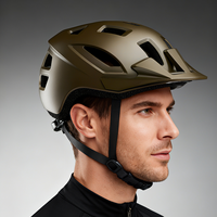 Vente chaude Dernier casque de vélo unisexe léger adulte confortable avec matériau PC respirant et fermeture à boucle pour l'équitation