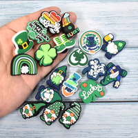 30 pièces/ensemble St Patricks Day PVC trèfle à quatre feuilles breloques de chaussures porte-bonheur décorations de chaussures accessoires ours broches sabot jean