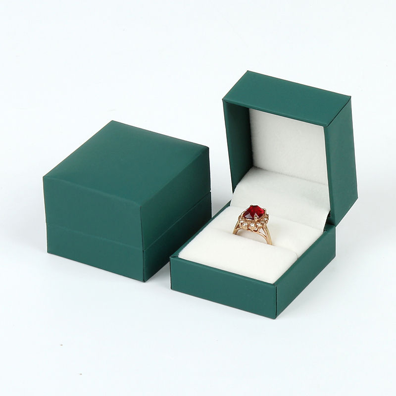 Boîte de bague verte